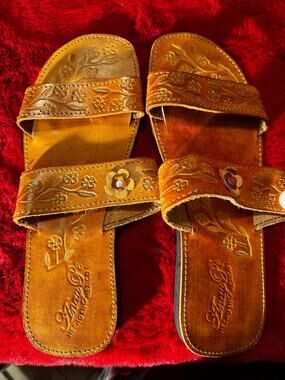 Anay Pe Hand-Tooled Mexican Leather Sandals — Hecho en México